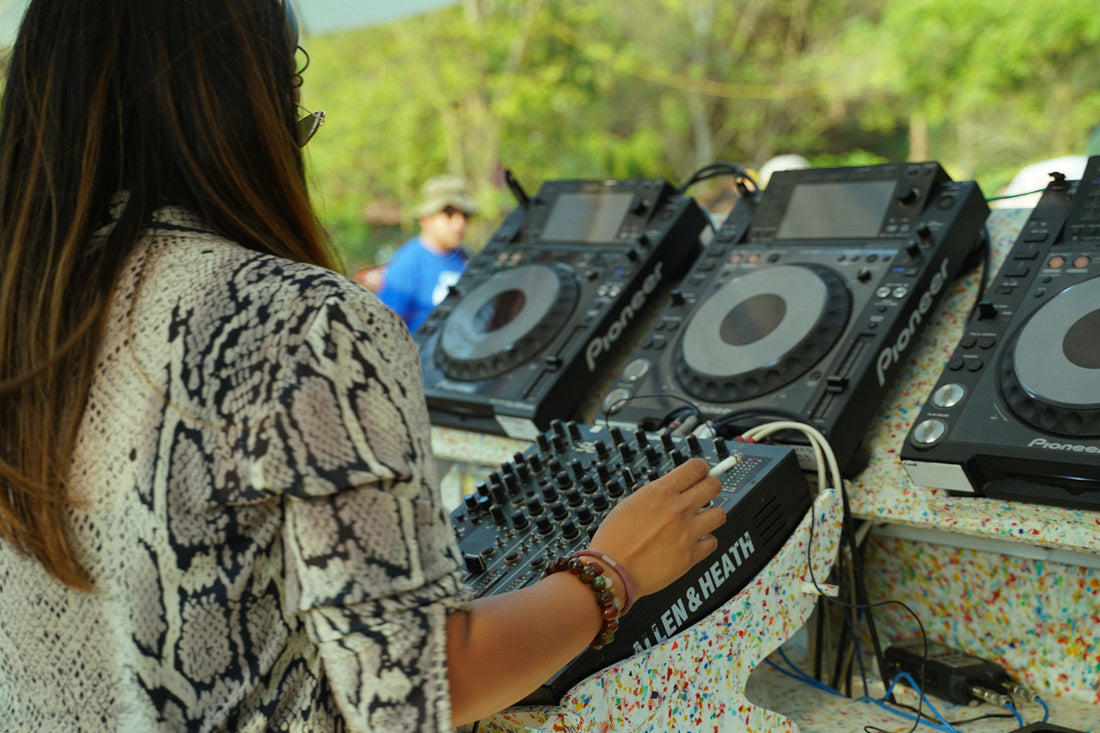 Do DJ Stands Improve Posture?